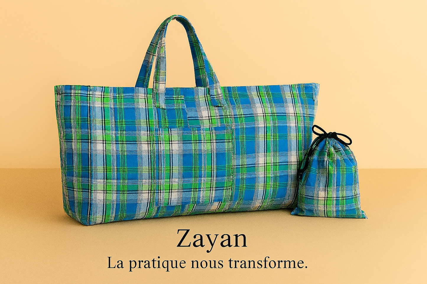 Chaque sac a été pensé pour accompagner les femmes et les hommes en quête d’équilibre, que ce soit en salle de yoga, en studio, à la plage ou lors de leurs escapades sportives.