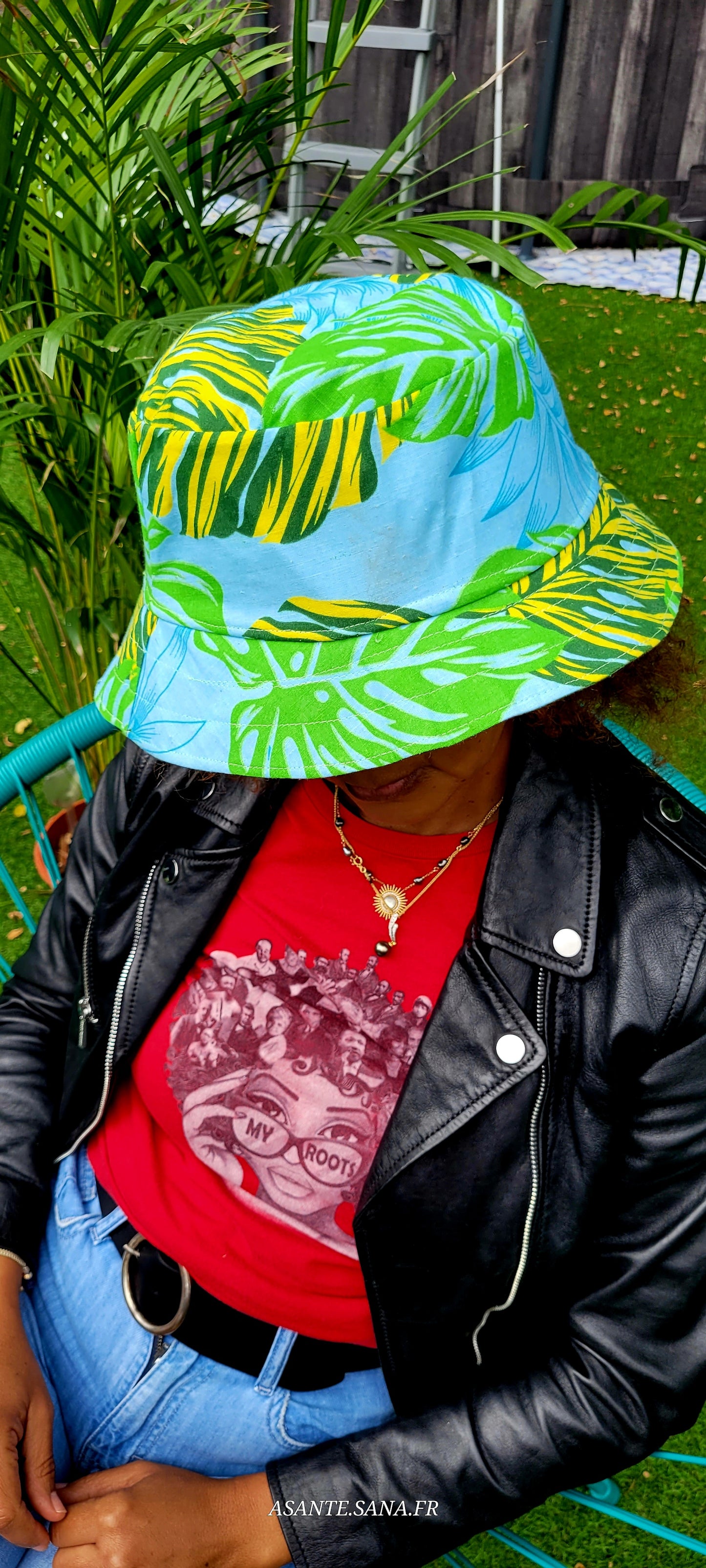 Léger, souple, et non réversible, ce bob de grande taille est conçu pour s’adapter à toutes les têtes avec aisance.