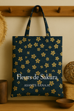 Chaque sac est une pièce unique, confectionnée avec soin dans notre atelier, et pensée pour vous accompagner au quotidien avec style, éthique et caractère.