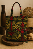 Chaque sac est une pièce unique, confectionnée avec soin dans notre atelier, et pensée pour vous accompagner au quotidien avec style, éthique et caractère.