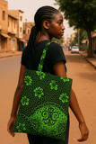 Chaque sac est une pièce unique, confectionnée avec soin dans notre atelier, et pensée pour vous accompagner au quotidien avec style, éthique et caractère.