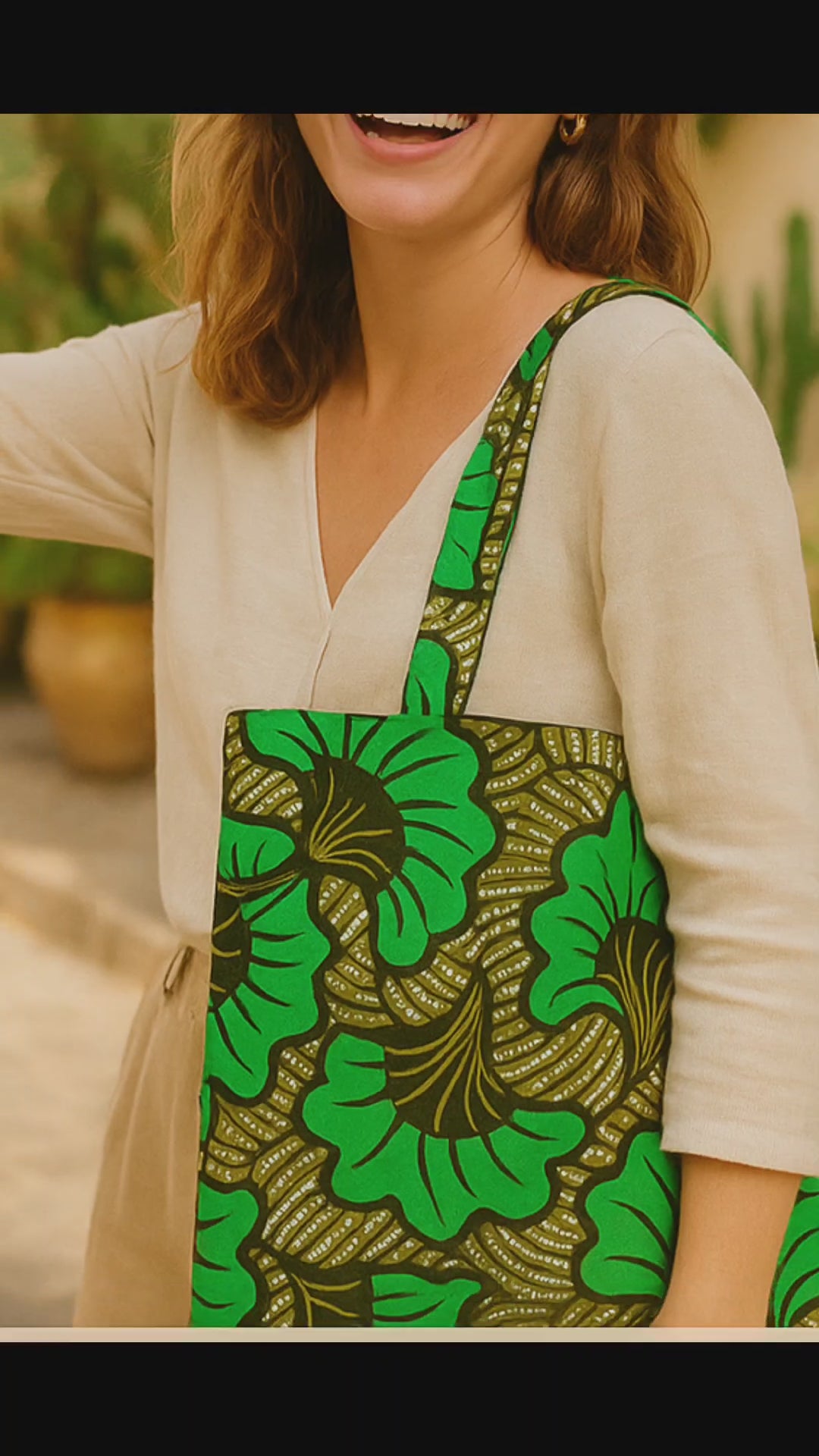 Chaque sac est une pièce unique, confectionnée avec soin dans notre atelier, et pensée pour vous accompagner au quotidien avec style, éthique et caractère.