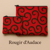Chaque duo se compose de deux pochettes zippées assorties, pensées pour accompagner vos gestes du quotidien avec beauté et simplicité : trousse de maquillage, pochette de sac, organiseur de voyage ou accessoire de sortie.
