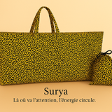 Chaque sac a été pensé pour accompagner les femmes et les hommes en quête d’équilibre, que ce soit en salle de yoga, en studio, à la plage ou lors de leurs escapades sportives.