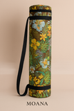 Chaque sac à tapis de yoga est entièrement cousu main dans notre atelier, en série limitée, à partir de tissus emblématiques