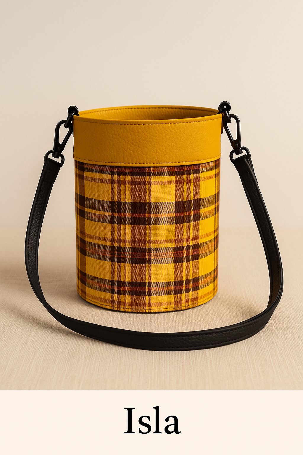ce sac incarne une féminité moderne et solaire.