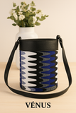 ce sac incarne une féminité moderne et solaire.