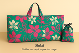 Chaque sac a été pensé pour accompagner les femmes et les hommes en quête d’équilibre, que ce soit en salle de yoga, en studio, à la plage ou lors de leurs escapades sportives.
