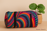 Leur format long et souple permet d’y glisser un tapis de yoga, une tenue de sport ou même une couverture de méditation.
